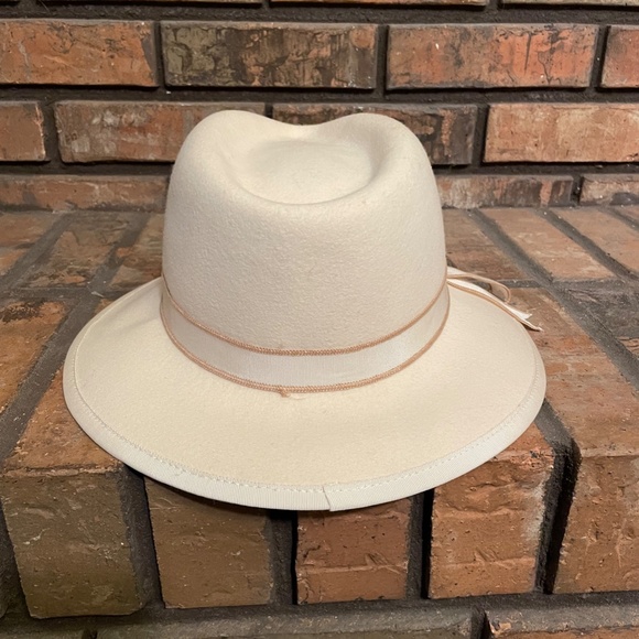 Classy cream fedora hat - Picture 2 of 3